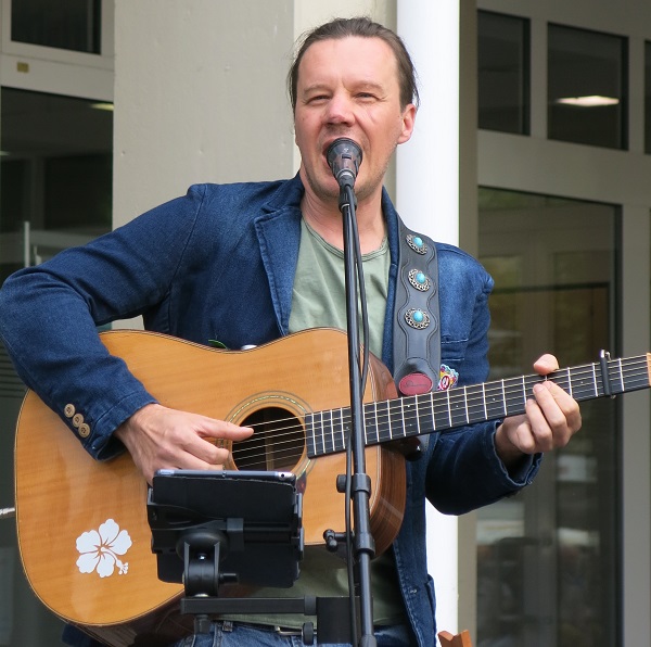 Tollout Justin Nova