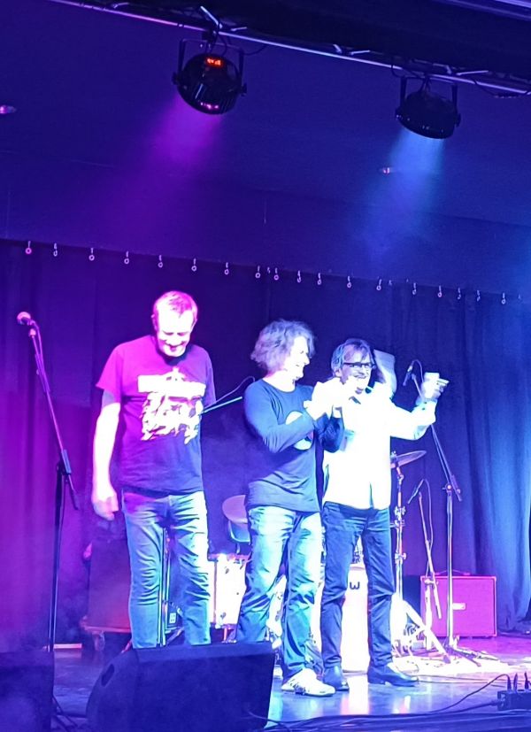 Thomas Blugs Rockanarchie mit Jürgen Zöller 07.12.2024
NCO Club Karlsruhe Thomas Blugs Rockanarchie mit Jürgen
Zöller 07.12.2024 NCO Club Karlsruhe