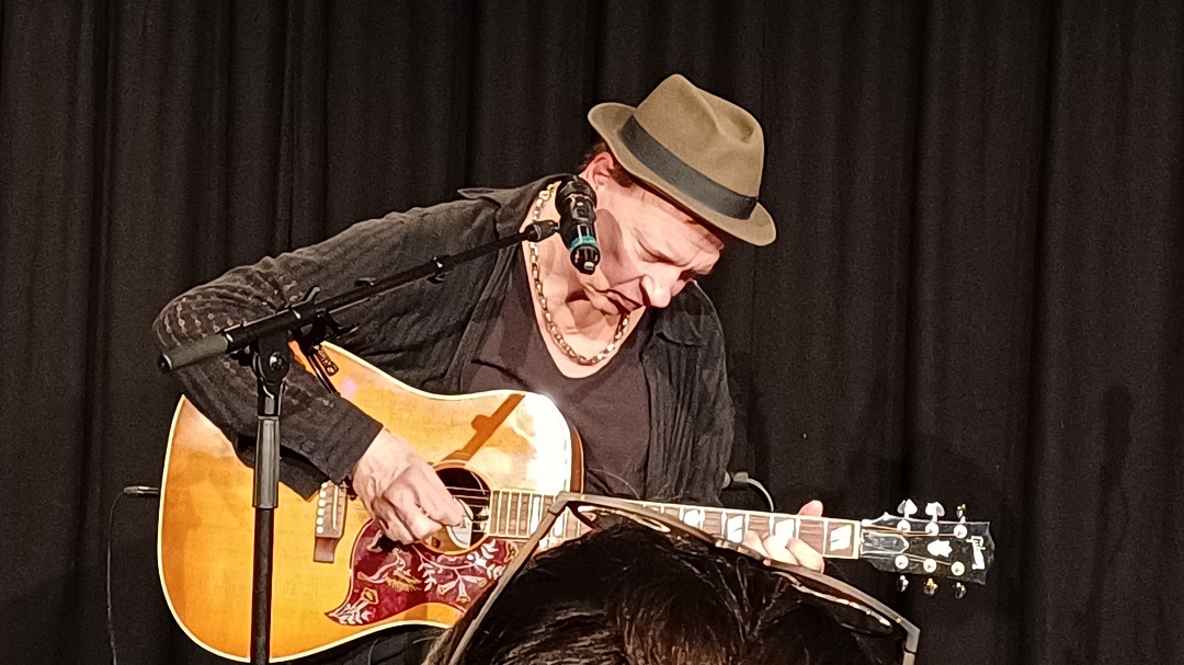 Buchi trifft Helmut Krumminga 26.11.2025 Das
        Sandkorn Karlsruhe