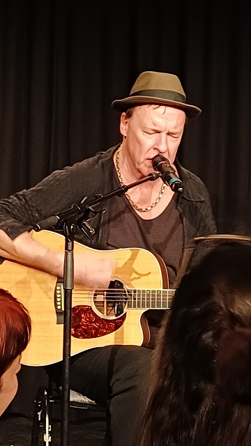 Buchi trifft Helmut Krumminga 26.11.2025 Das
        Sandkorn Karlsruhe