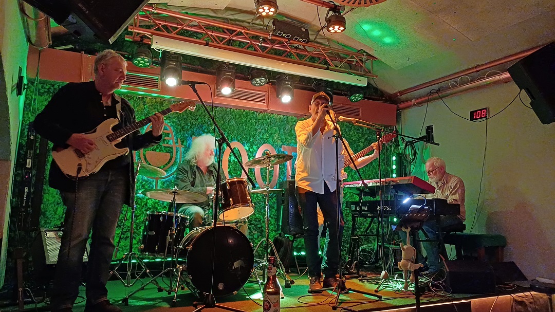 Paule Popstar & The Burning Elefants
        04.04.2024 Roots Bar Karlsruhe