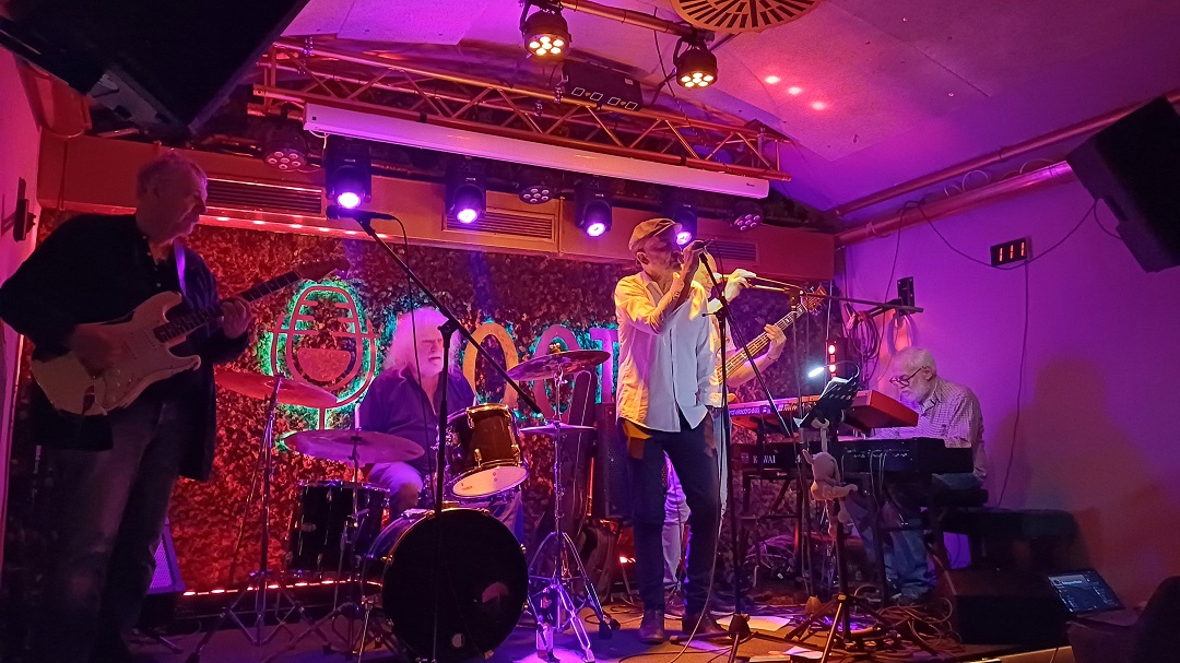 Paule Popstar & The Burning Elefants
        04.04.2024 Roots Bar Karlsruhe